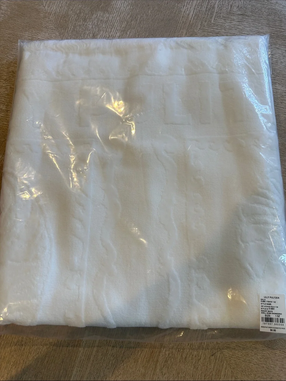 NWT Lilly Pulitzer white jacquard beach towel in color RESORT WHITE
